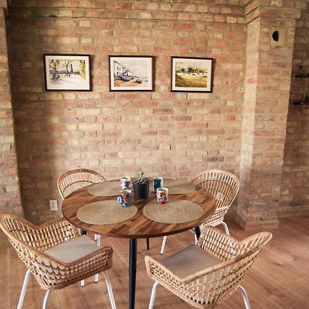 Art Gallery Apartment Nove Zamky Bagian luar foto