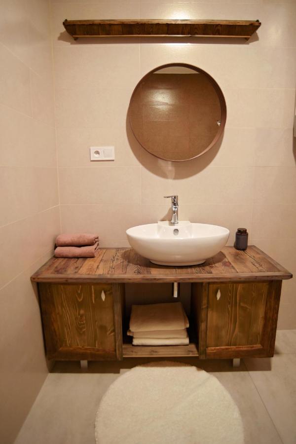 Art Gallery Apartment Nove Zamky Bagian luar foto