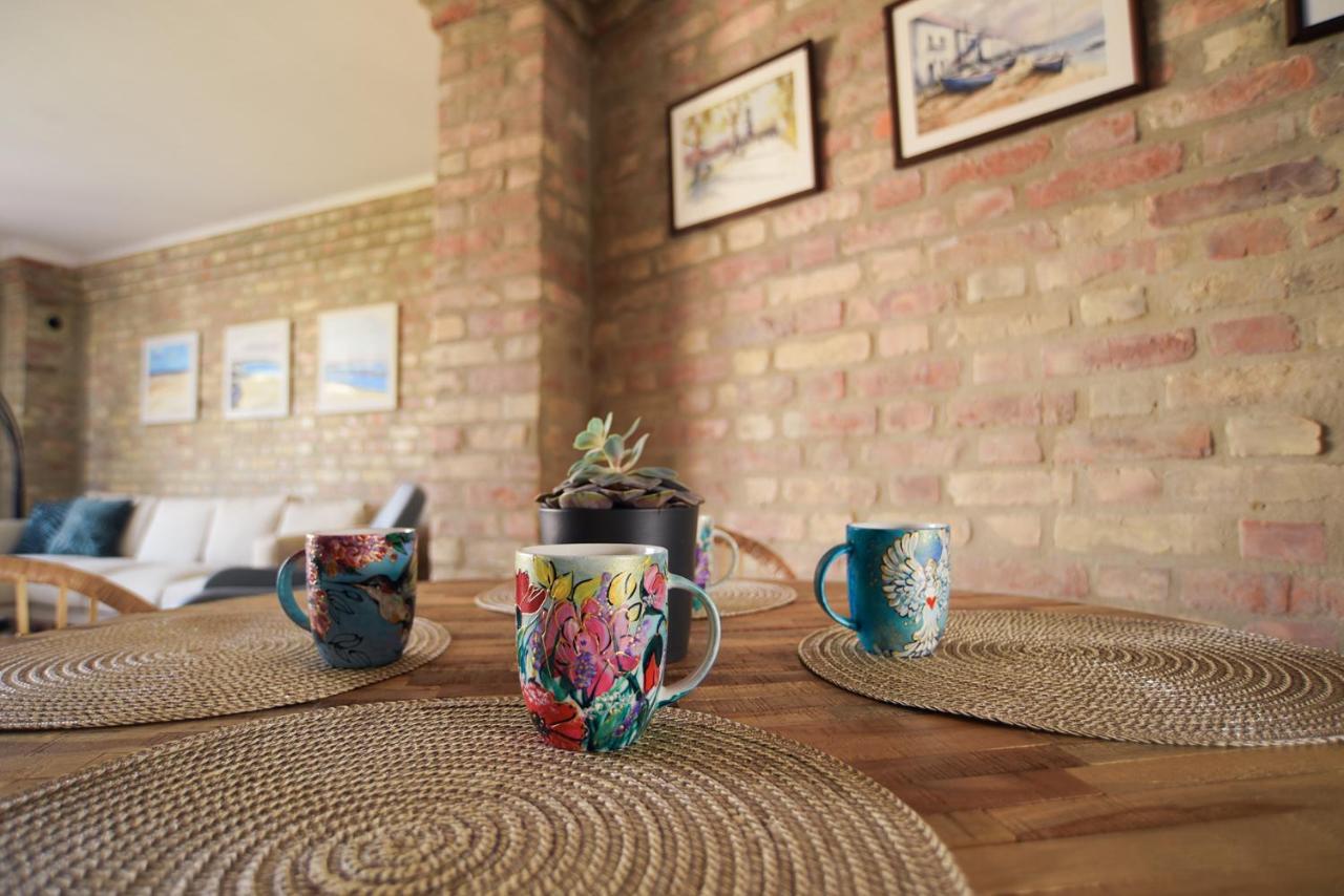 Art Gallery Apartment Nove Zamky Bagian luar foto