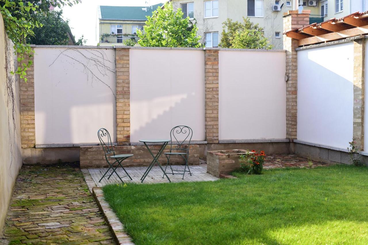 Art Gallery Apartment Nove Zamky Bagian luar foto