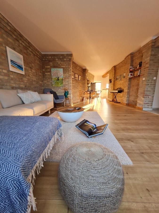 Art Gallery Apartment Nove Zamky Bagian luar foto