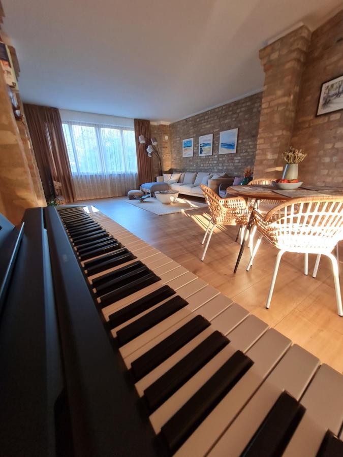 Art Gallery Apartment Nove Zamky Bagian luar foto