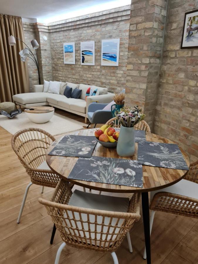 Art Gallery Apartment Nove Zamky Bagian luar foto